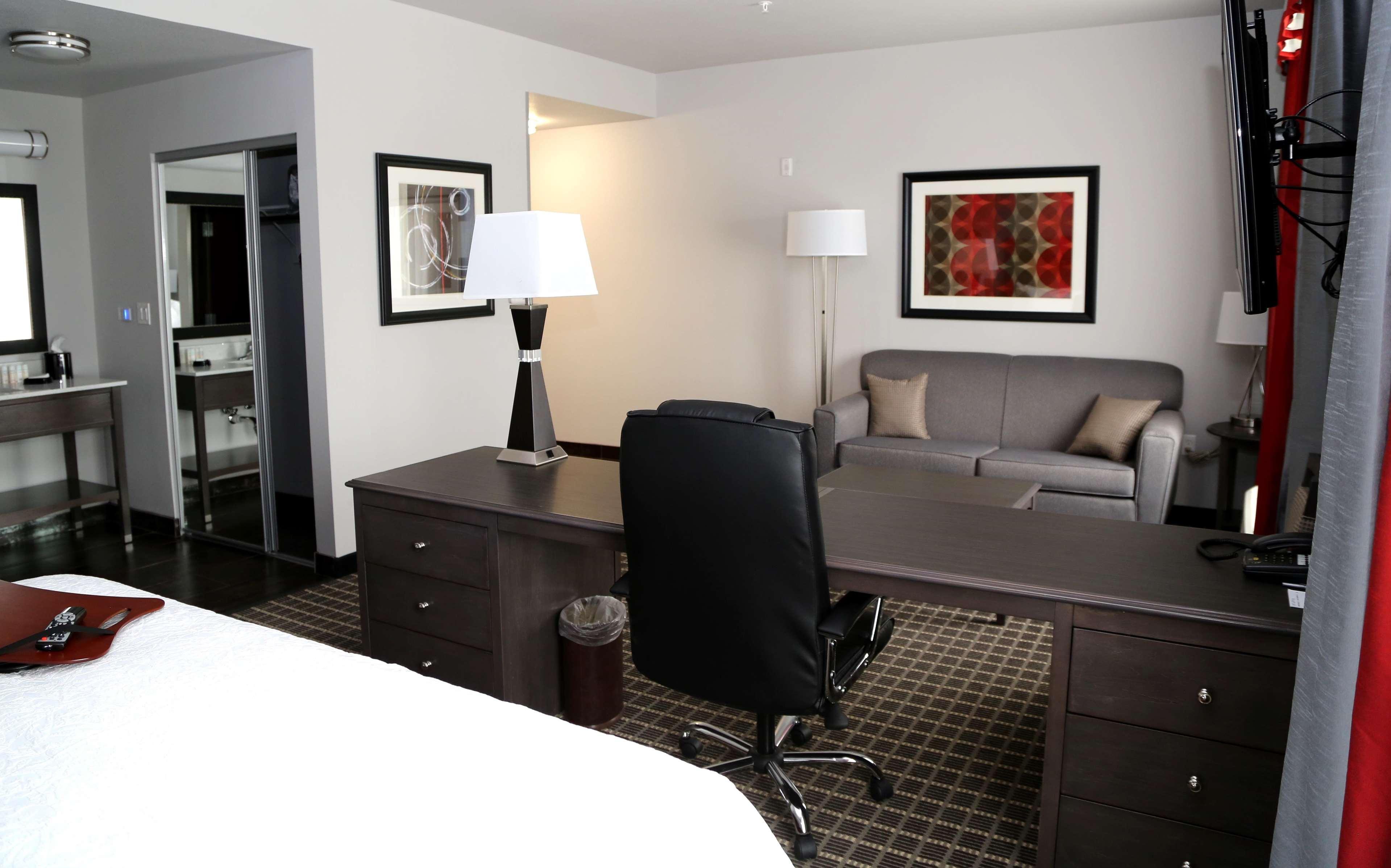 Hampton Inn Pearsall Bagian luar foto