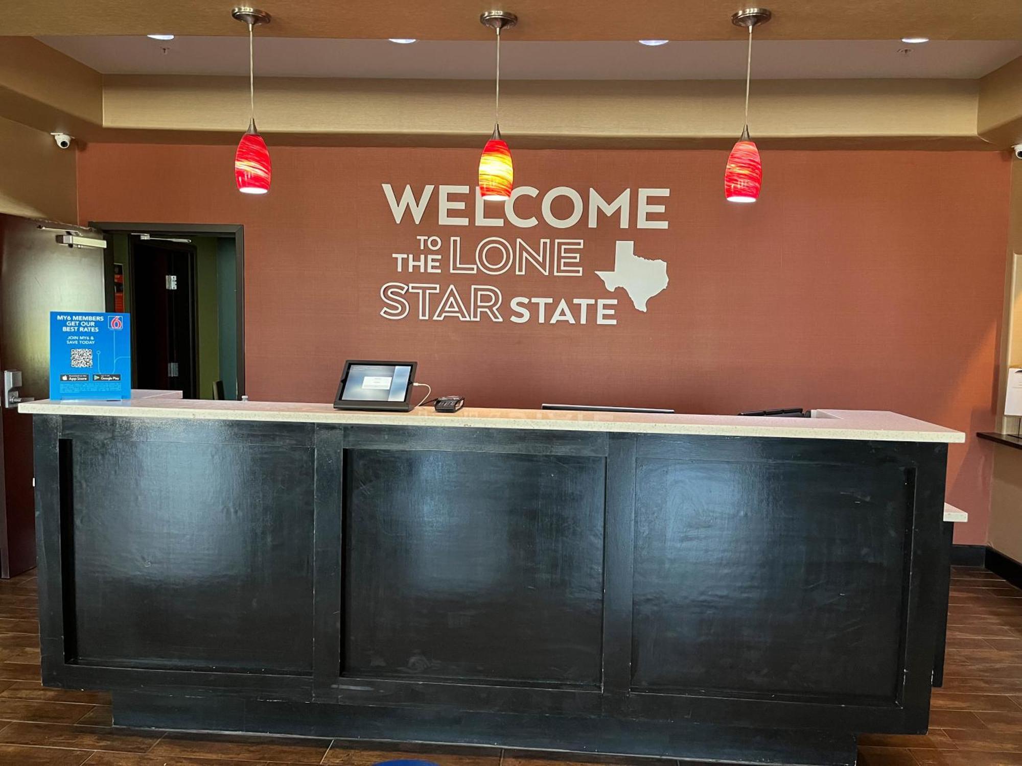 Hampton Inn Pearsall Bagian luar foto