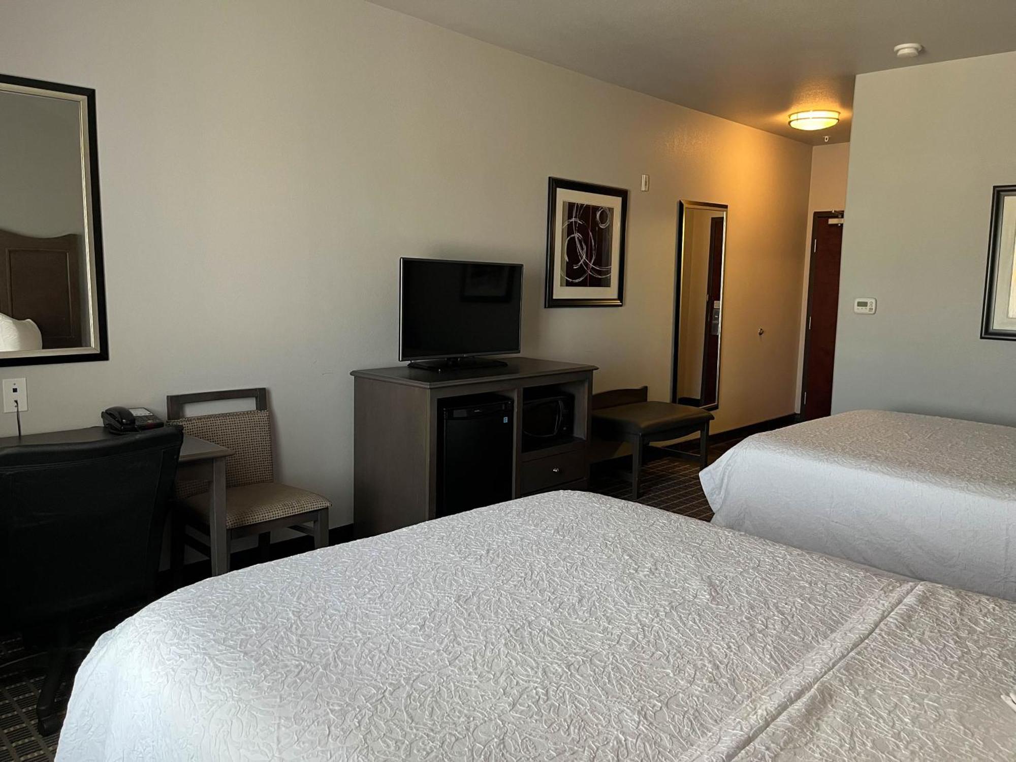 Hampton Inn Pearsall Bagian luar foto