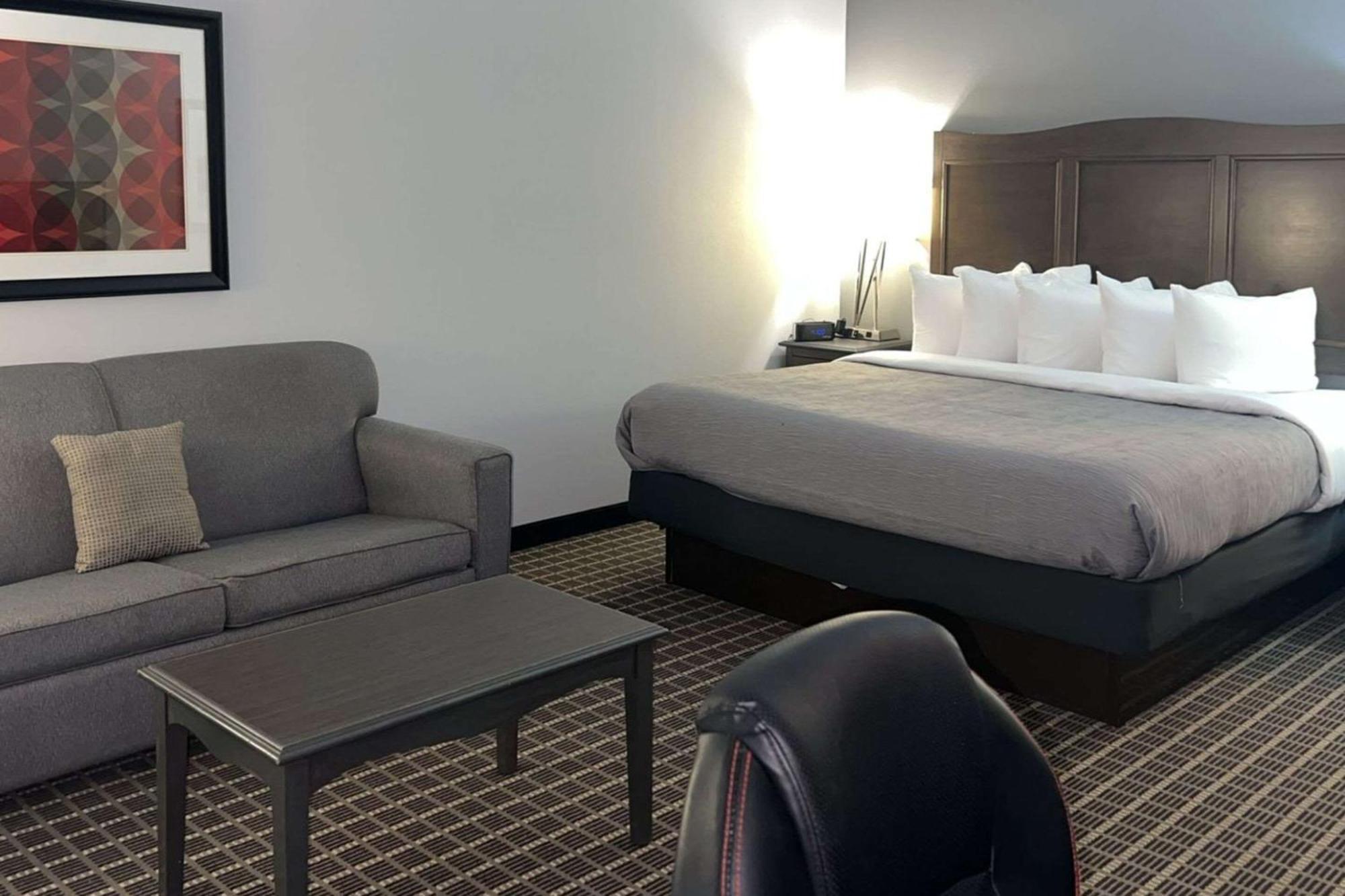 Hampton Inn Pearsall Bagian luar foto