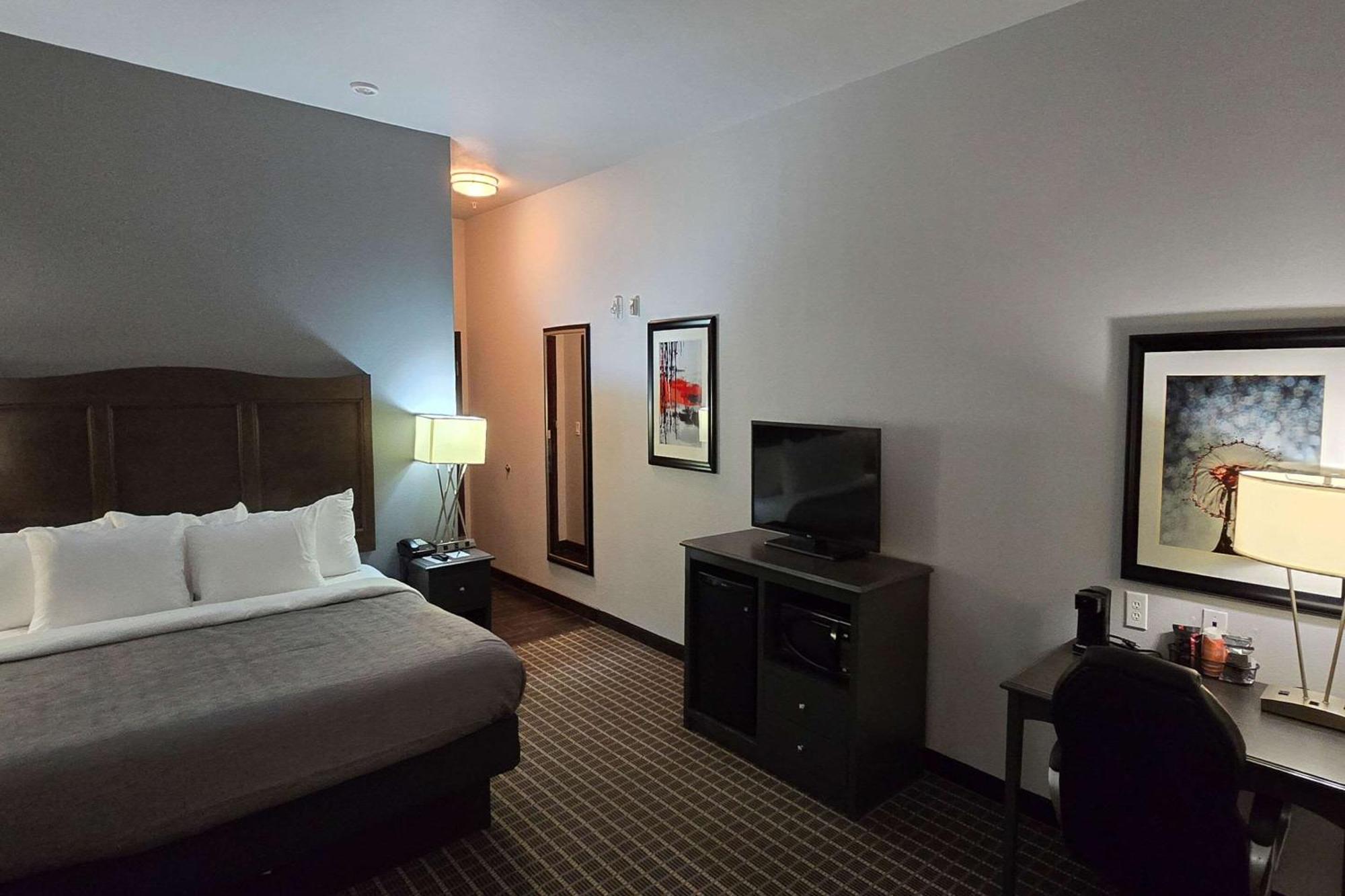 Hampton Inn Pearsall Bagian luar foto