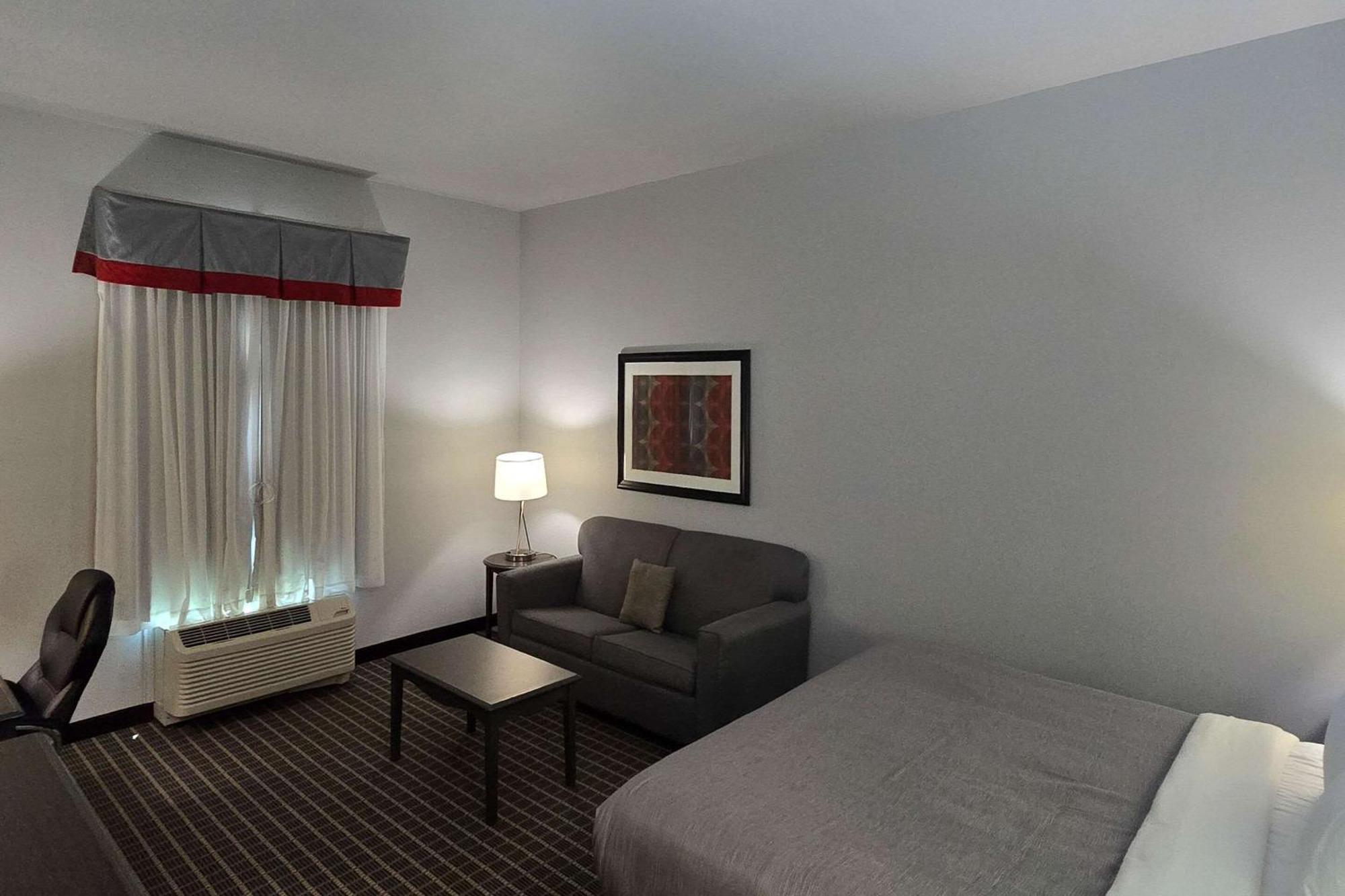 Hampton Inn Pearsall Bagian luar foto