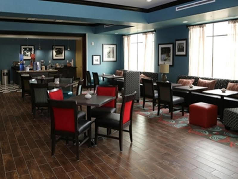 Hampton Inn Pearsall Bagian luar foto